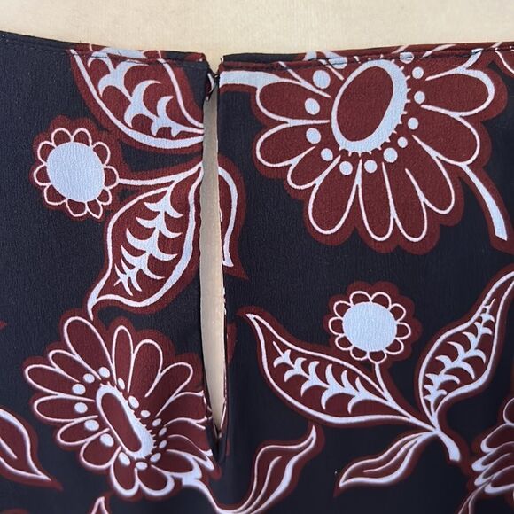 Ann Taylor black burgundy floral short sleeve blouse Size M - Picture 3 of 9